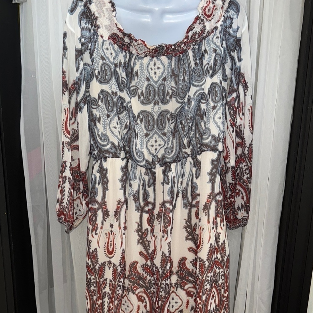 Charlotte Russe Gray and White Sheath Dress with Scoop Neck - Picture 9 of 12